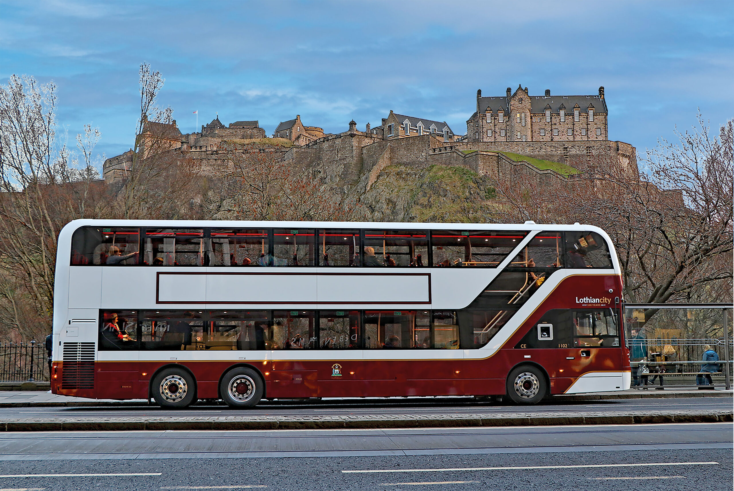 Lothian bus on Princes Street in front of Edinburgh Castle.