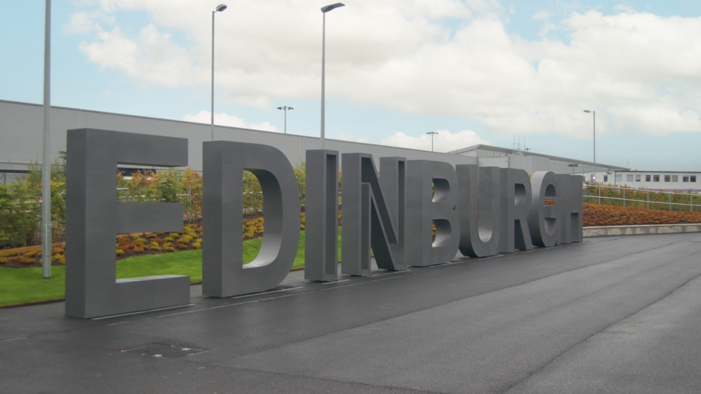 Travelling to Edinburgh Airport: bus and tram information